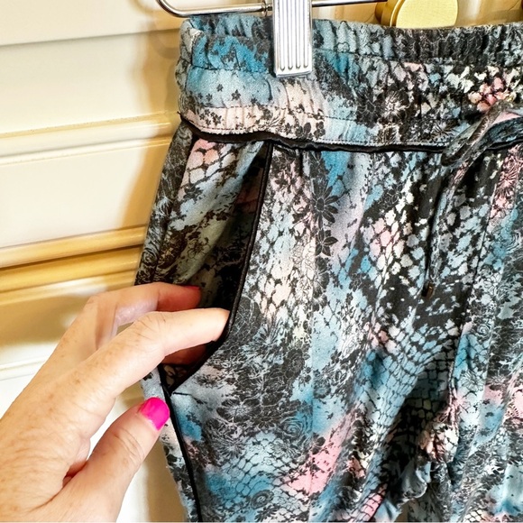 Zadig & Voltaire Women’s Parone Python Flower Pants Multi Camou Rare HTF Blogger - Picture 8 of 13